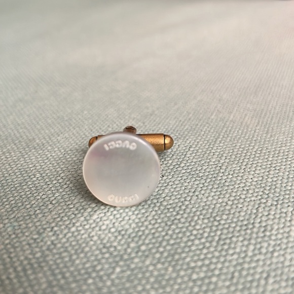 Authentic Gucci Mother of Pearl Replacement Cufflink - Picture 7 of 8